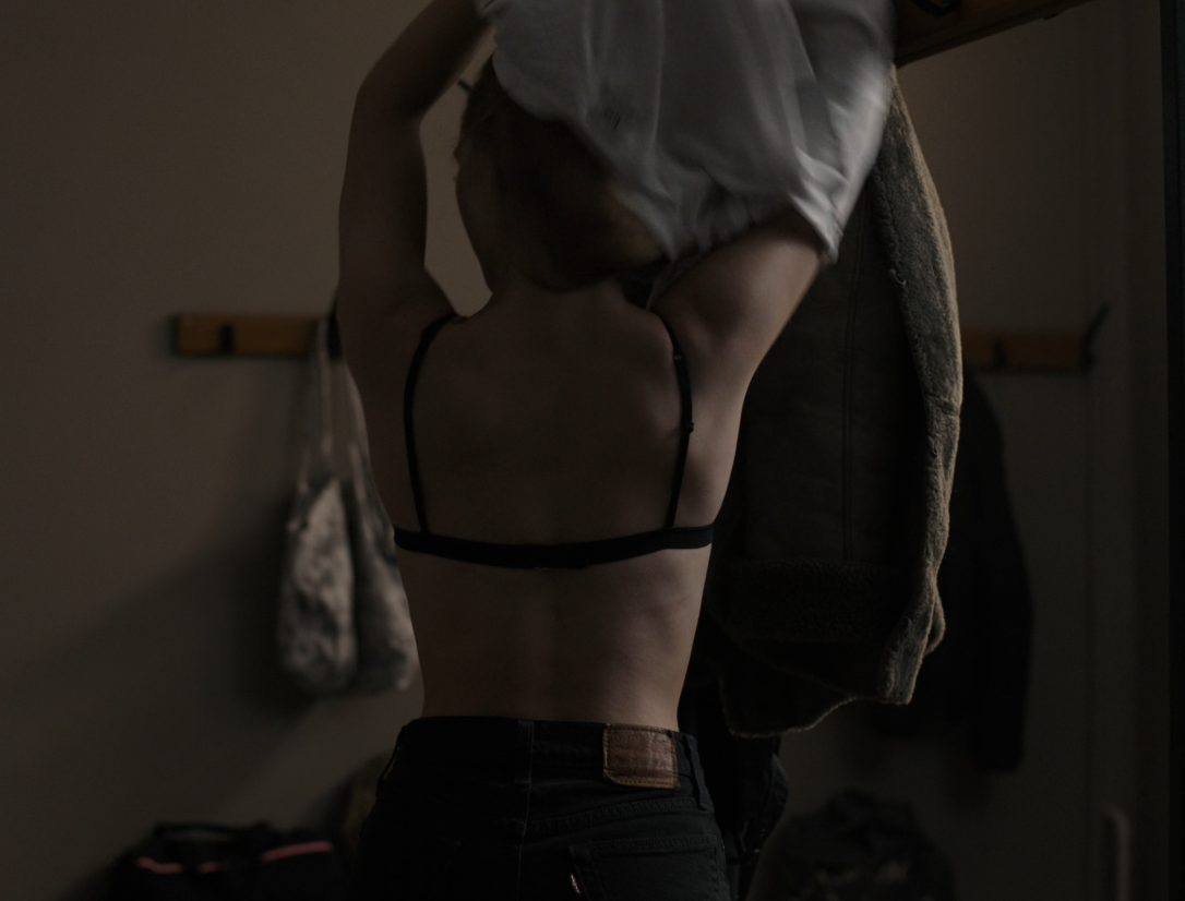 1086x826