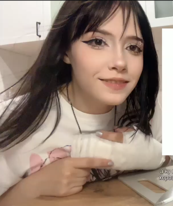 571x679