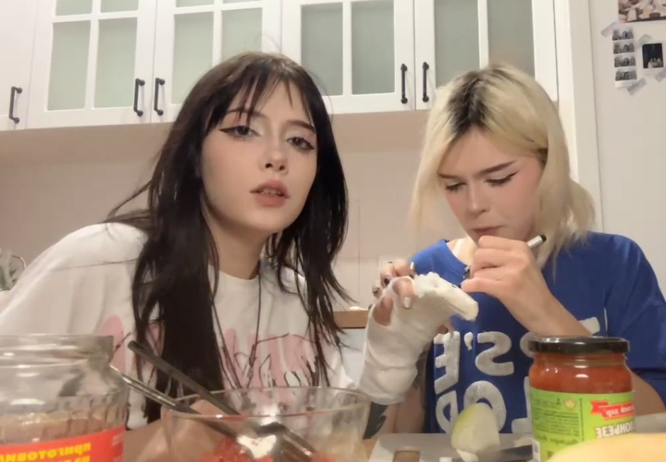 939x651